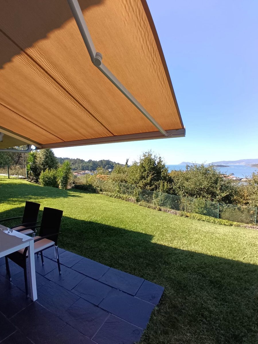 Toldo extensible con vistas a la ría - Toldos MultiNoia